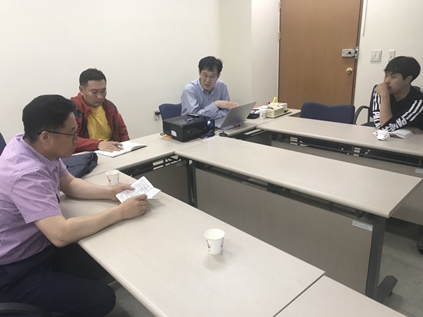 충북 블록체인 기반 공공서비스 연구팀이 지난 8일 충북대에서 세미나를 열어 블록체인 공공서비스 구현방안 등에 대해 토의했다.