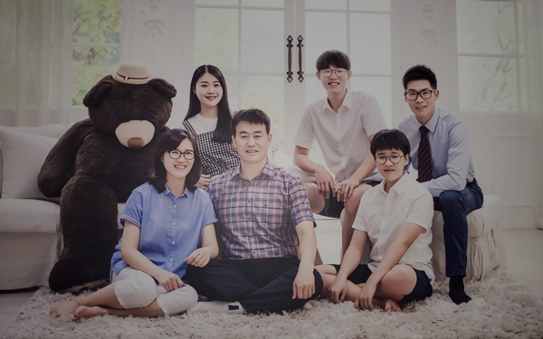 김봉수·성명자 부부와 4남매